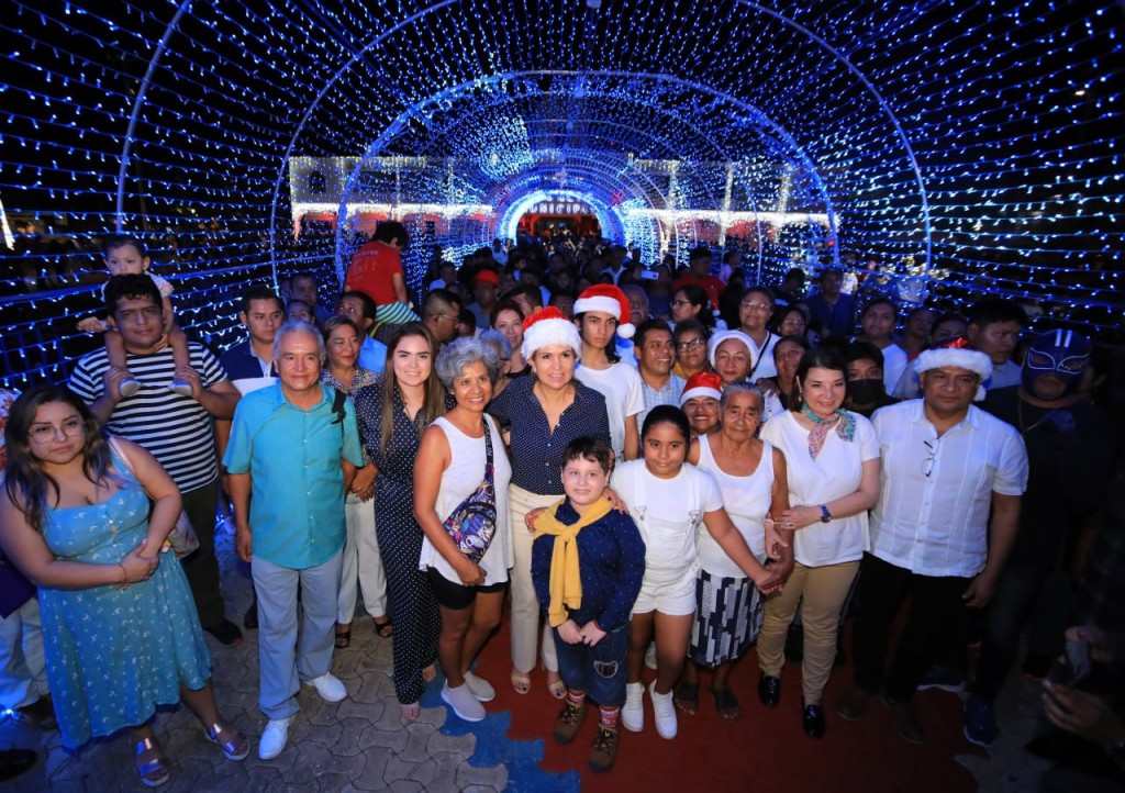 Con encendido de luces inicia fiestas navideñas en Solidaridad